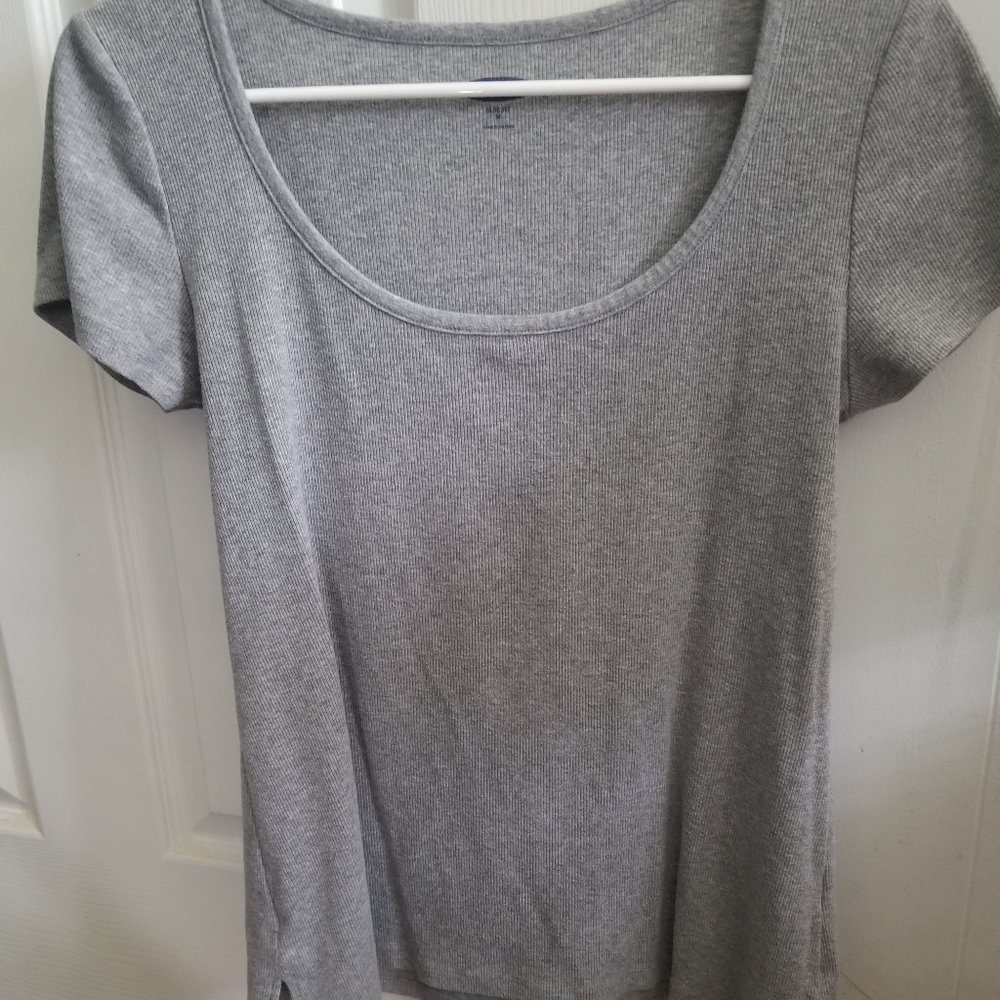 Low scoop neck tee